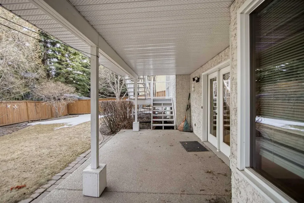 240 Varsity Estates Terrace NW Calgary AB T3B 5J4