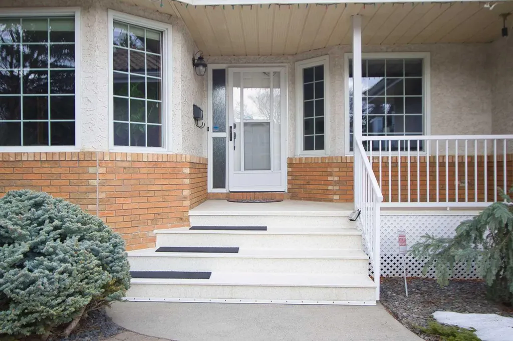 240 Varsity Estates Terrace NW Calgary AB T3B 5J4