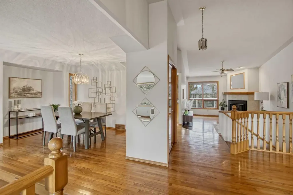 240 Varsity Estates Terrace NW Calgary AB T3B 5J4