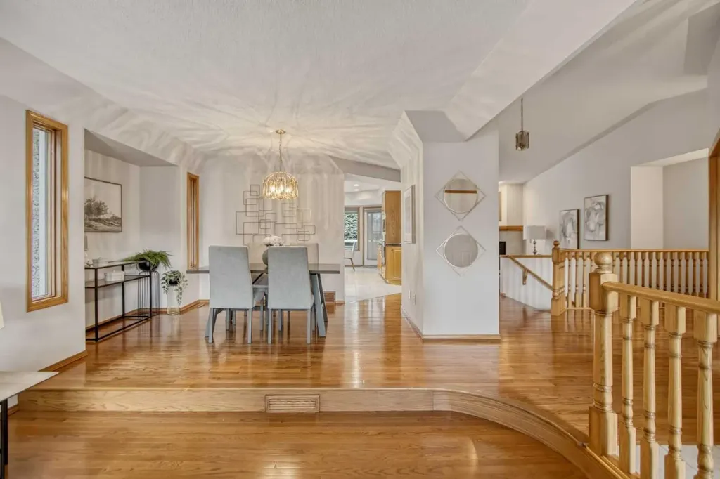 240 Varsity Estates Terrace NW Calgary AB T3B 5J4