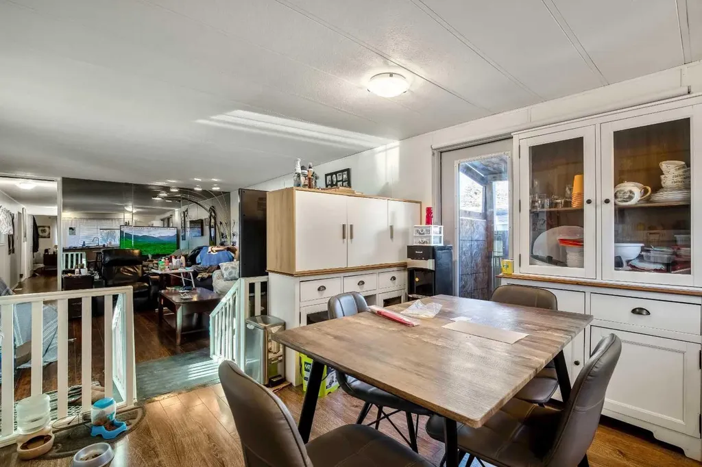 3223 83 Street NW Calgary AB T3B 5M9