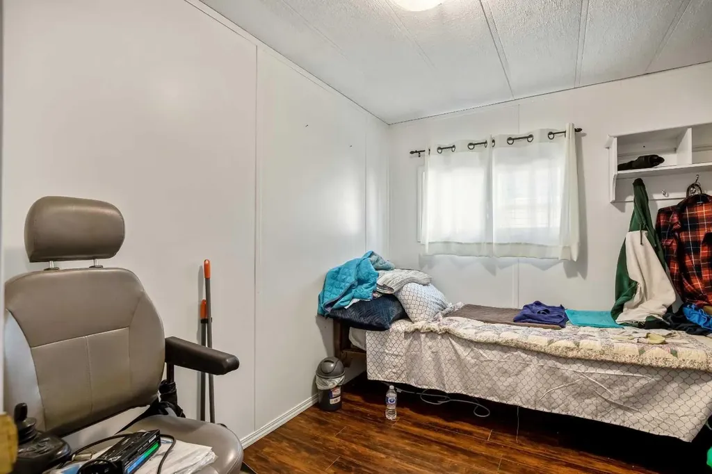 3223 83 Street NW Calgary AB T3B 5M9