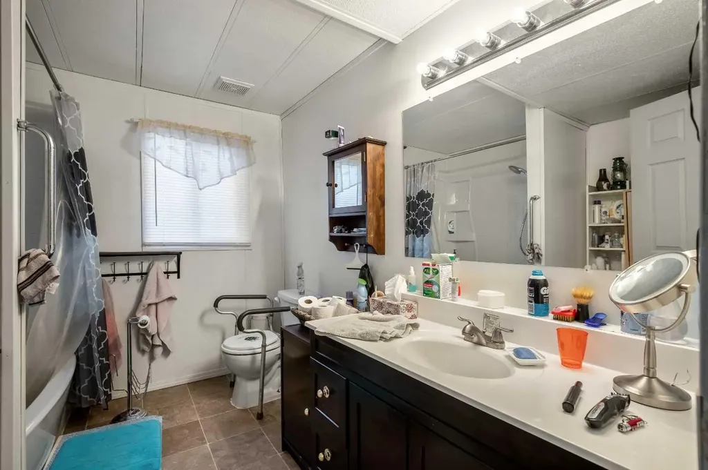 3223 83 Street NW Calgary AB T3B 5M9