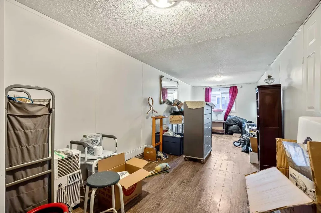3223 83 Street NW Calgary AB T3B 5M9