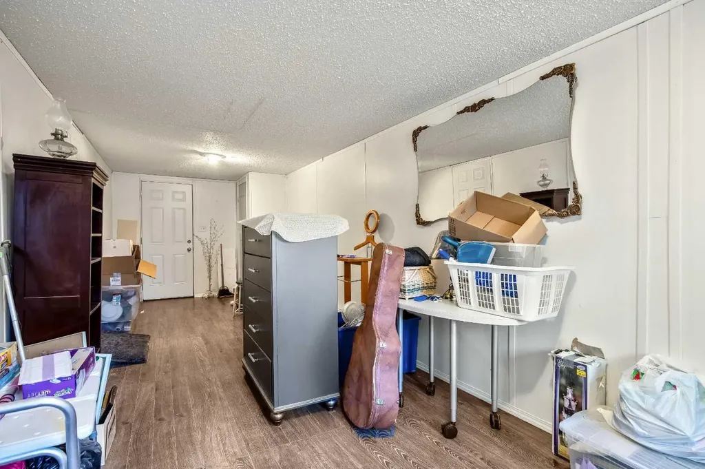 3223 83 Street NW Calgary AB T3B 5M9