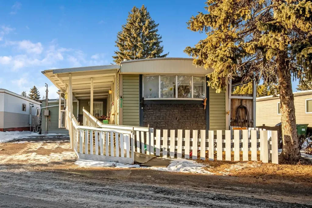 3223 83 Street NW Calgary AB T3B 5M9