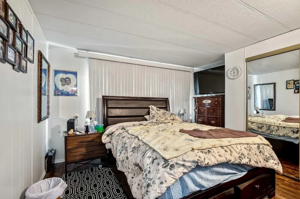 3223 83 Street NW Calgary AB T3B 5M9