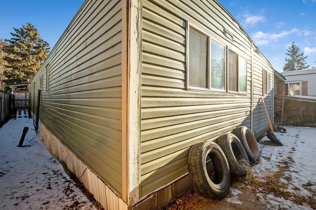 3223 83 Street NW Calgary AB T3B 5M9