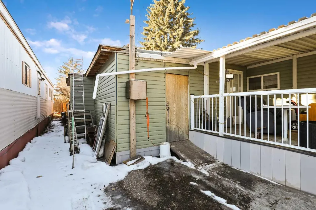 3223 83 Street NW Calgary AB T3B 5M9