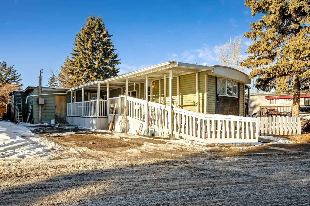 3223 83 Street NW Calgary AB T3B 5M9