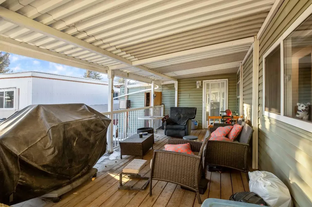 3223 83 Street NW Calgary AB T3B 5M9