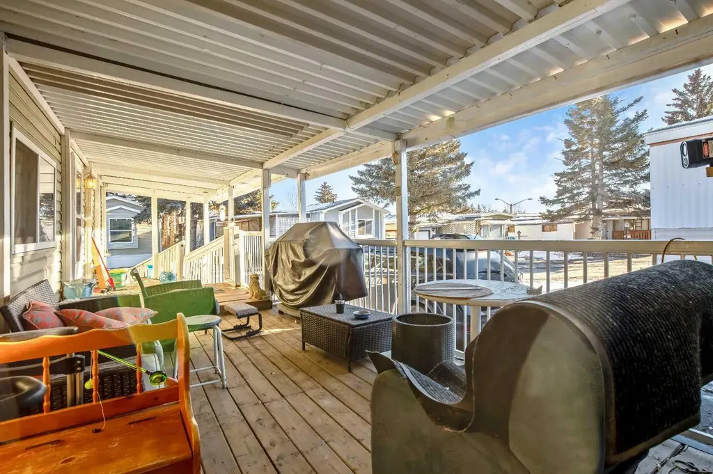 3223 83 Street NW Calgary AB T3B 5M9