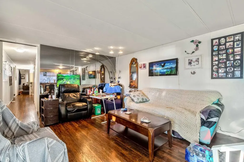 3223 83 Street NW Calgary AB T3B 5M9