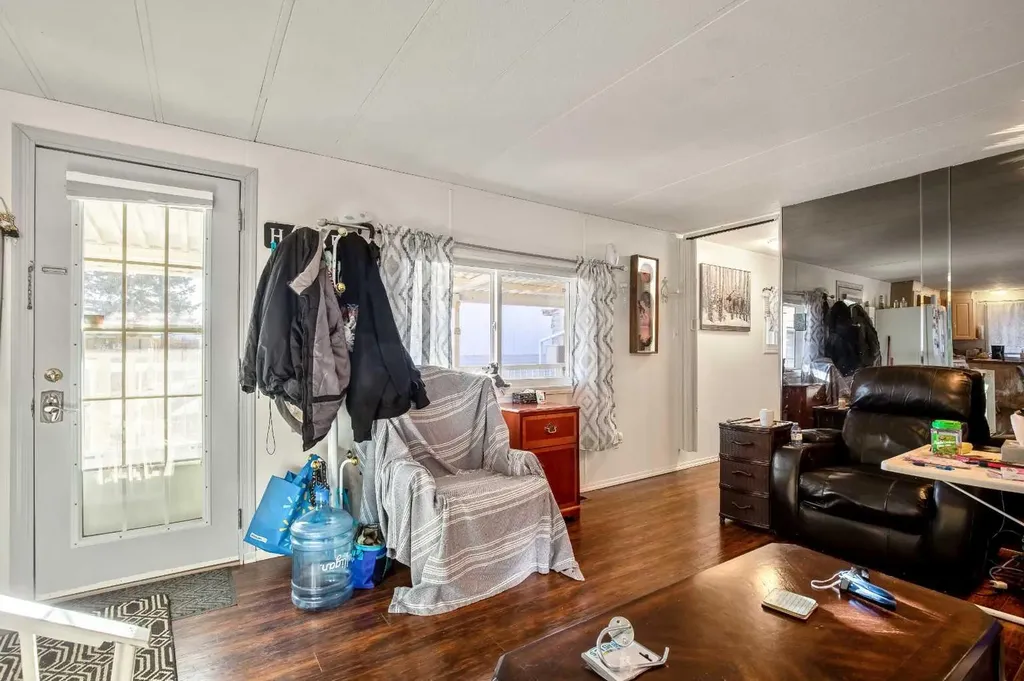 3223 83 Street NW Calgary AB T3B 5M9