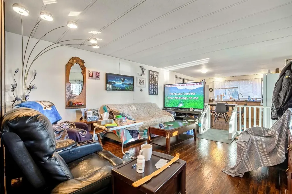 3223 83 Street NW Calgary AB T3B 5M9