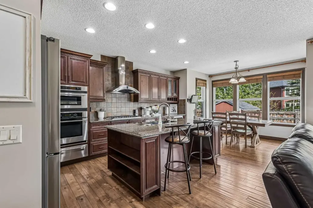 12 Mahogany Heath SE Calgary AB T3M0R5