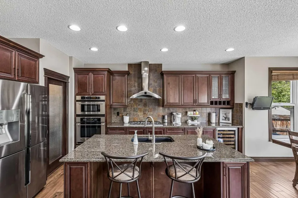 12 Mahogany Heath SE Calgary AB T3M0R5