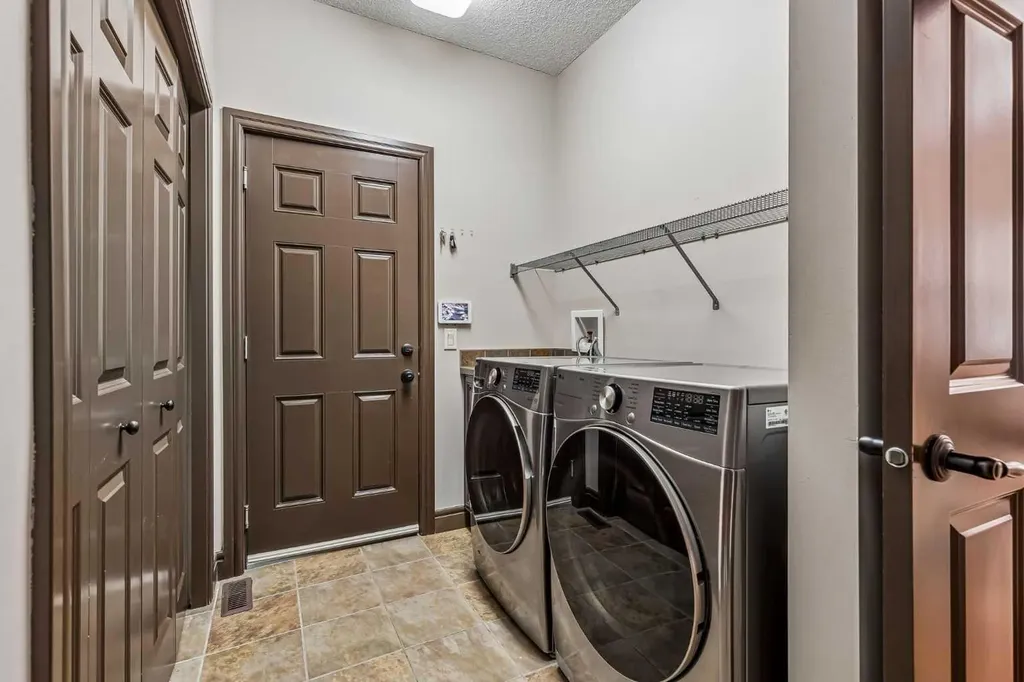 12 Mahogany Heath SE Calgary AB T3M0R5
