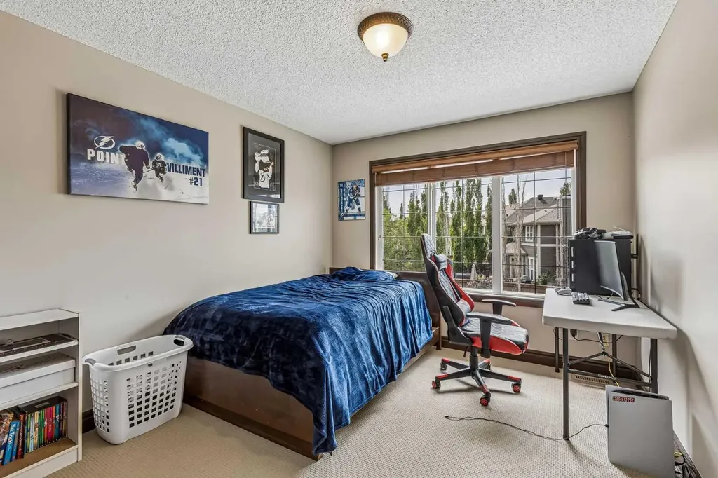 12 Mahogany Heath SE Calgary AB T3M0R5