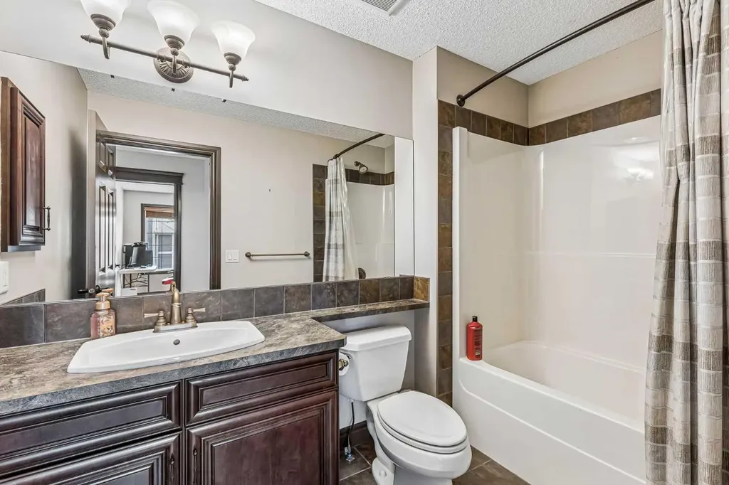12 Mahogany Heath SE Calgary AB T3M0R5