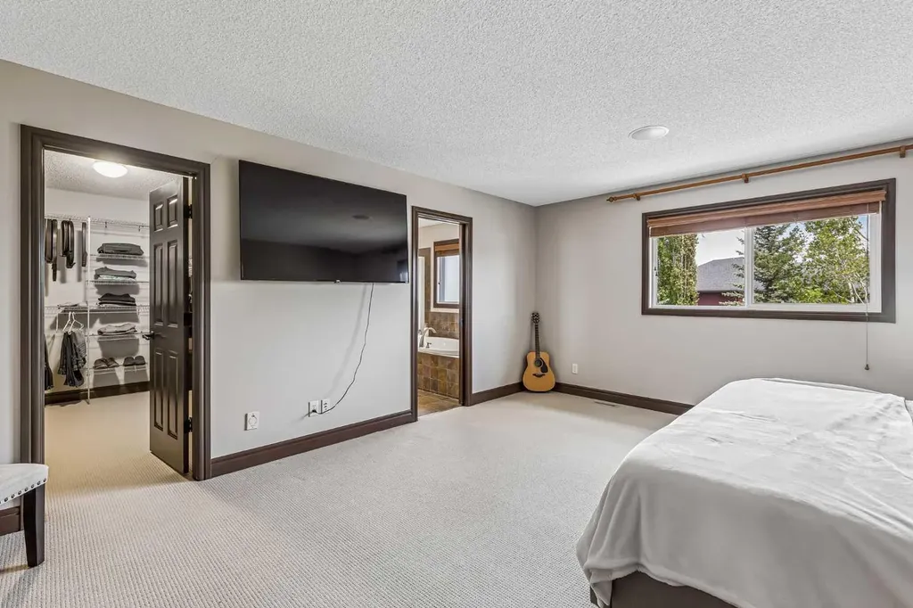 12 Mahogany Heath SE Calgary AB T3M0R5