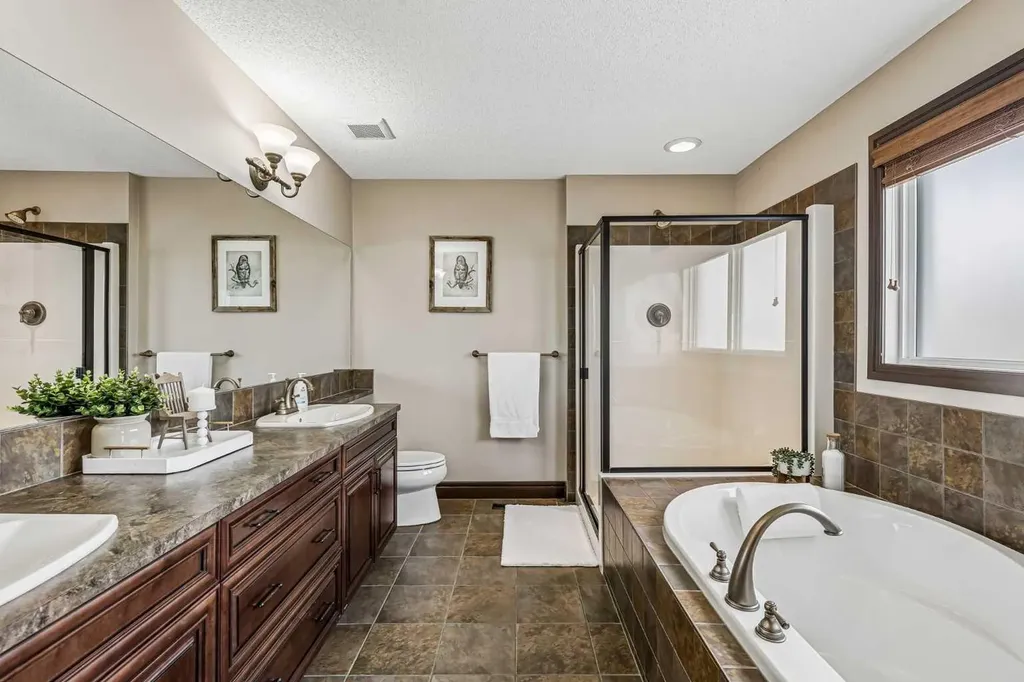 12 Mahogany Heath SE Calgary AB T3M0R5