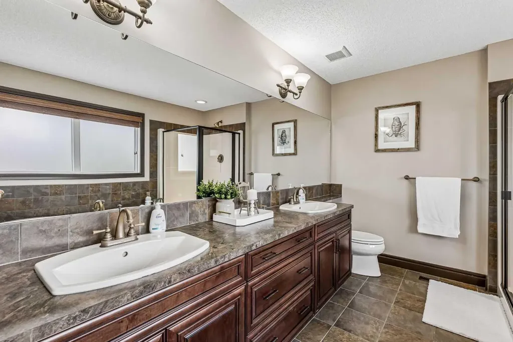 12 Mahogany Heath SE Calgary AB T3M0R5