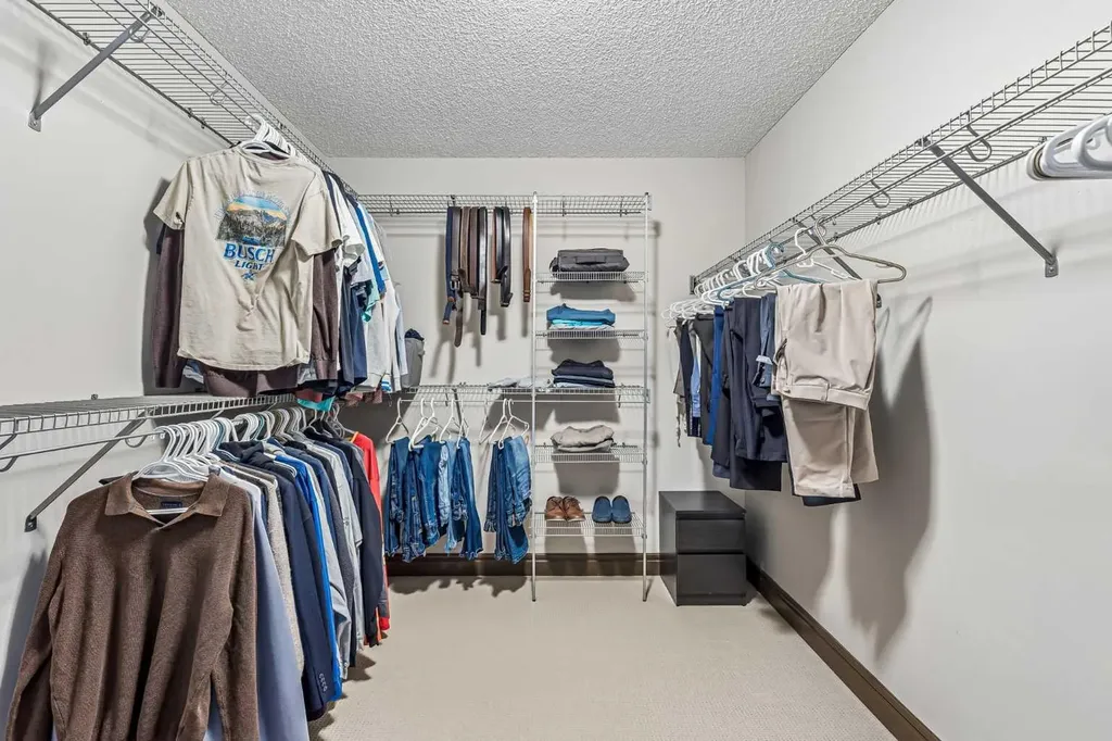 12 Mahogany Heath SE Calgary AB T3M0R5