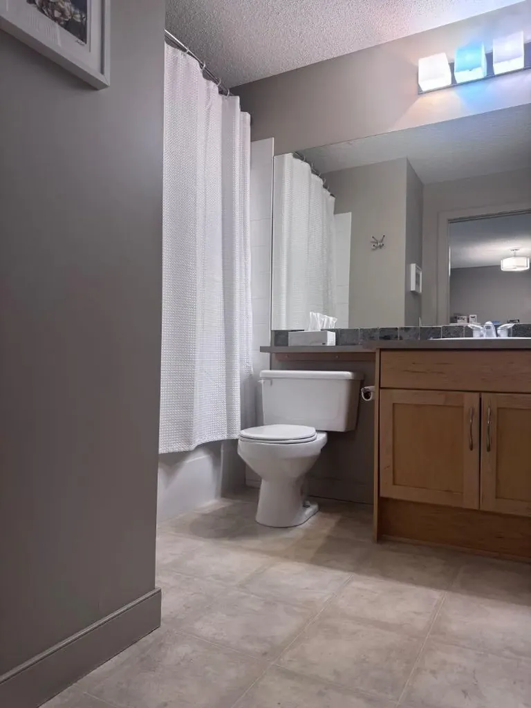 2233 34 Avenue SW Calgary AB T2T 6N2