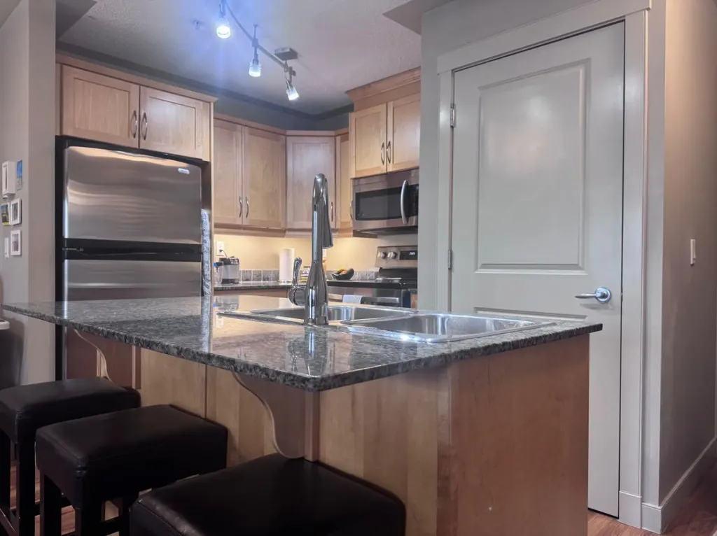 2233 34 Avenue SW Calgary AB T2T 6N2