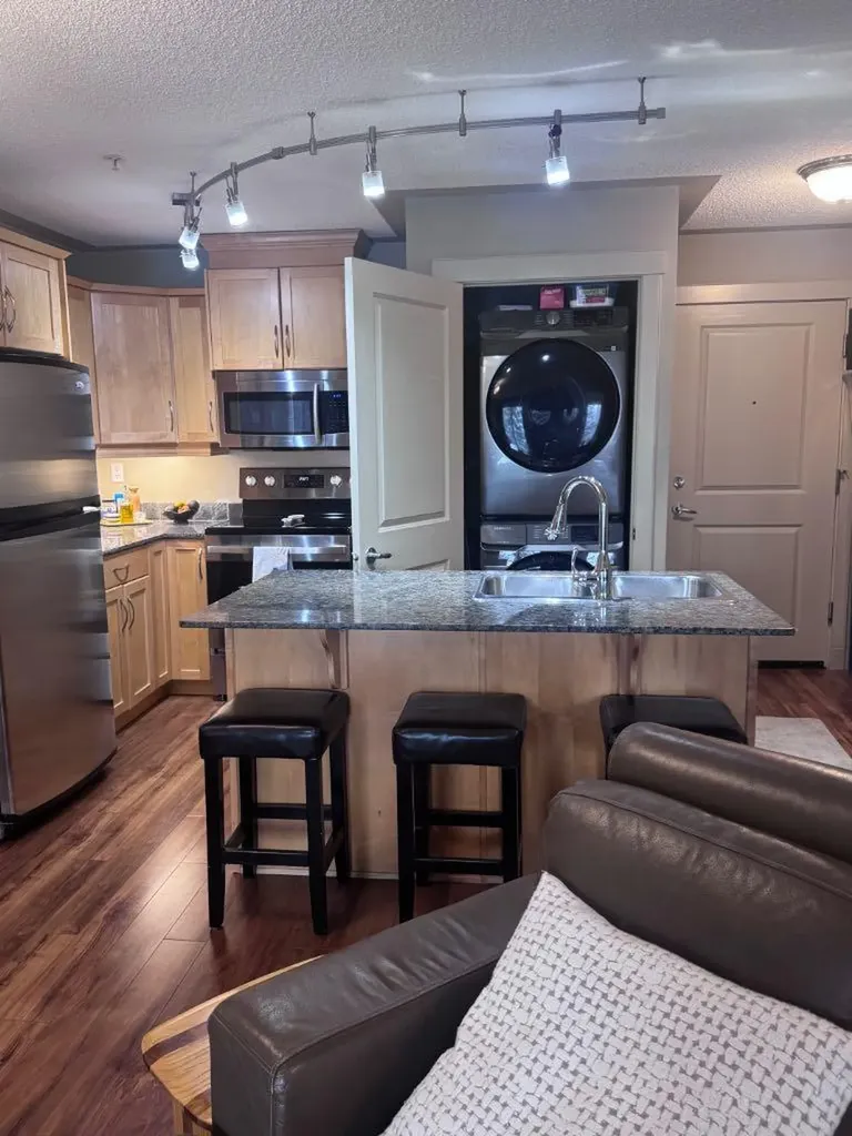 2233 34 Avenue SW Calgary AB T2T 6N2