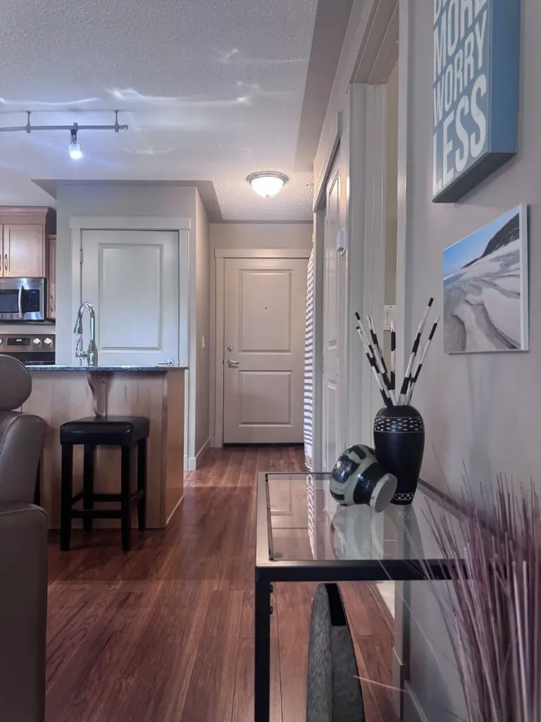 2233 34 Avenue SW Calgary AB T2T 6N2
