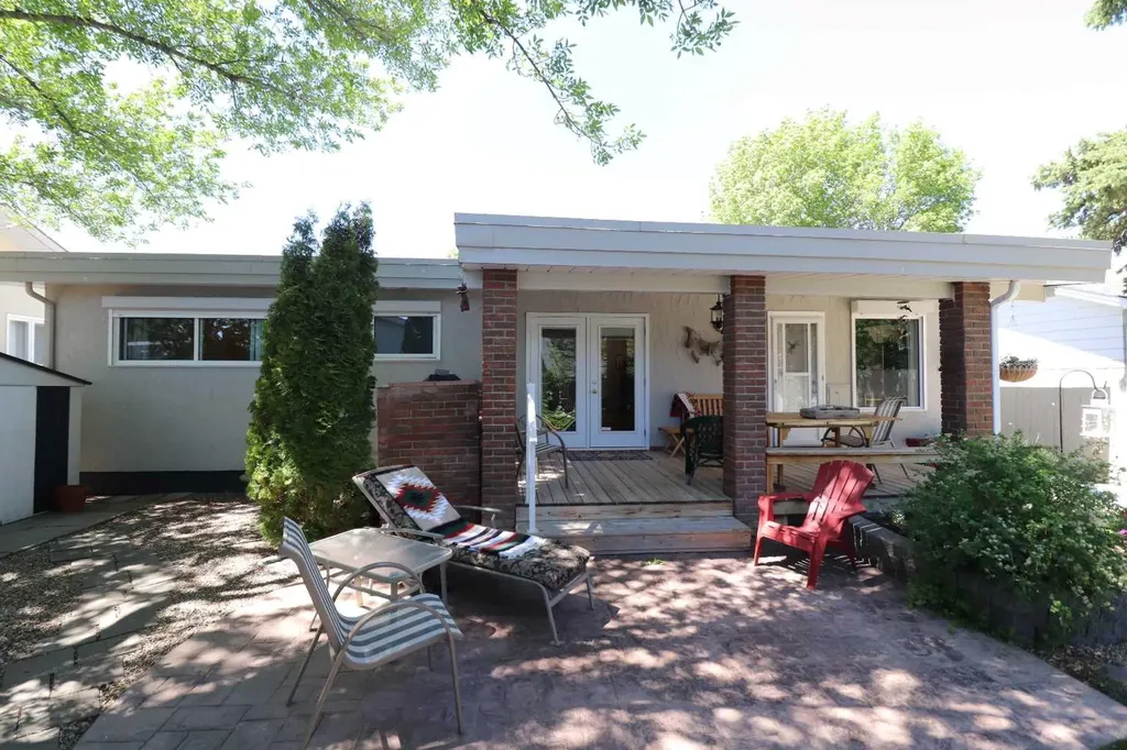 1723 Lakemount Boulevard S Lethbridge AB T1K 3K5