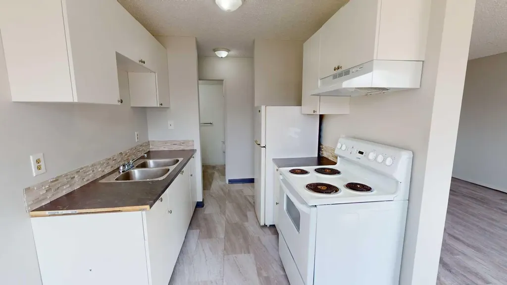 9515 100 Avenue Grande Prairie AB T8V0S8