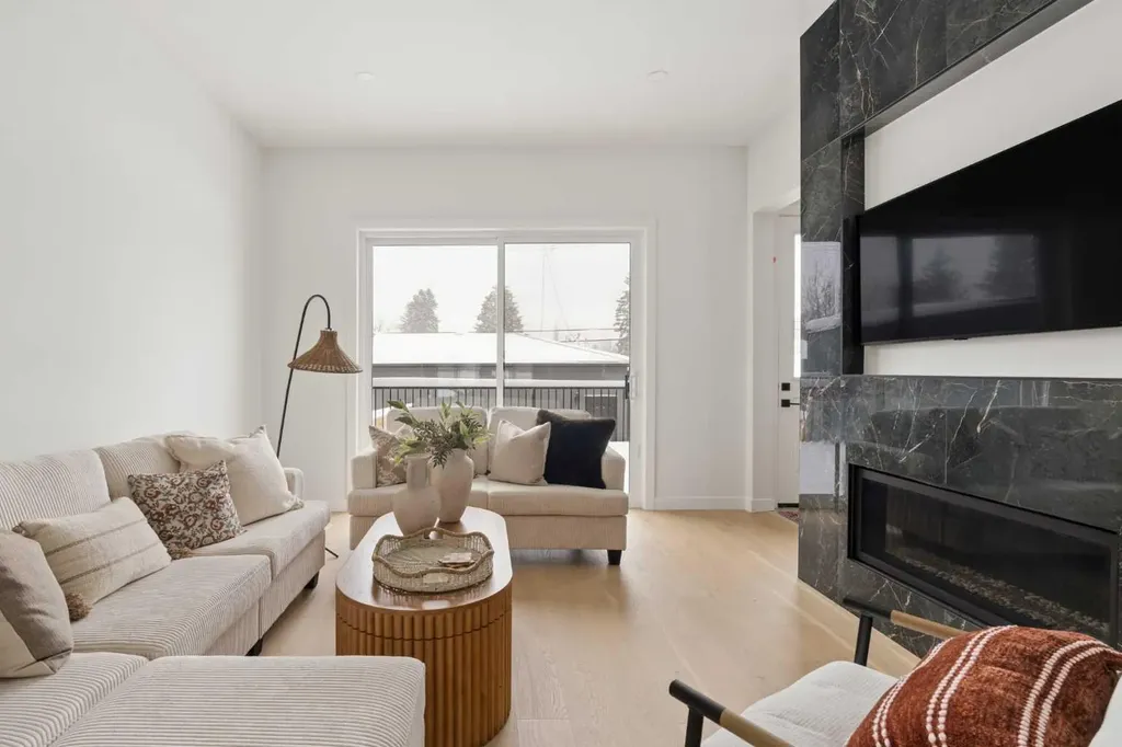 2034 29 Street SW Calgary AB T3E 2J9