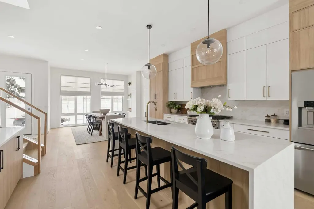 2034 29 Street SW Calgary AB T3E 2J9