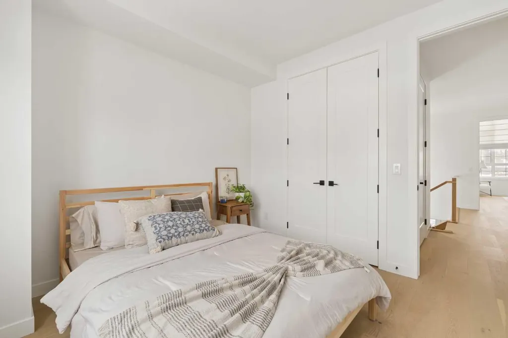 2034 29 Street SW Calgary AB T3E 2J9