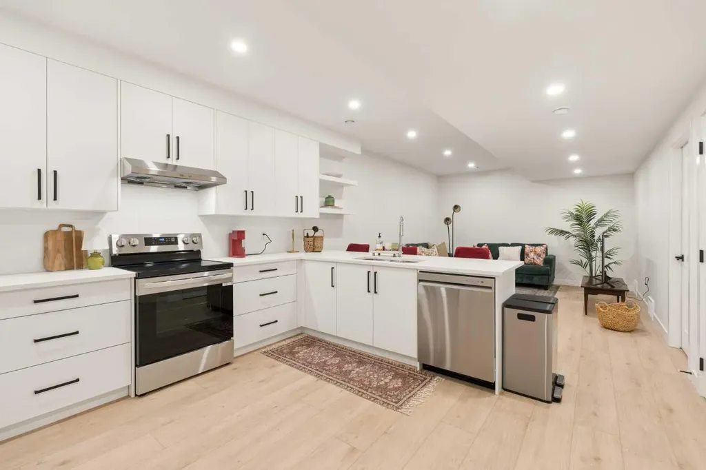 2034 29 Street SW Calgary AB T3E 2J9