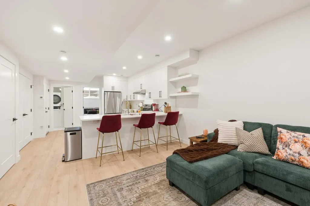 2034 29 Street SW Calgary AB T3E 2J9