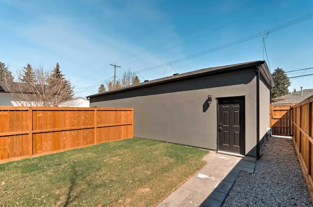 2034 29 Street SW Calgary AB T3E 2J9