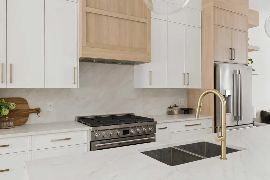 2034 29 Street SW Calgary AB T3E 2J9