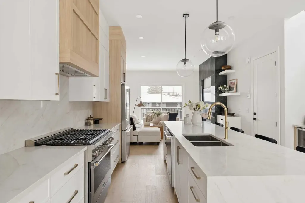 2034 29 Street SW Calgary AB T3E 2J9