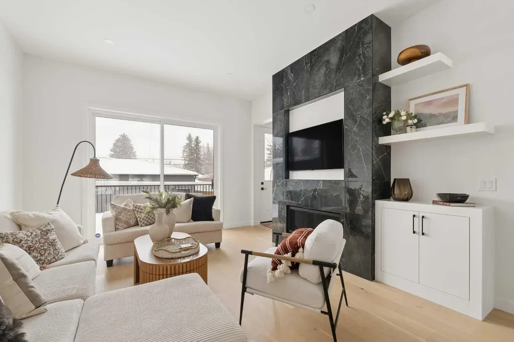2034 29 Street SW Calgary AB T3E 2J9