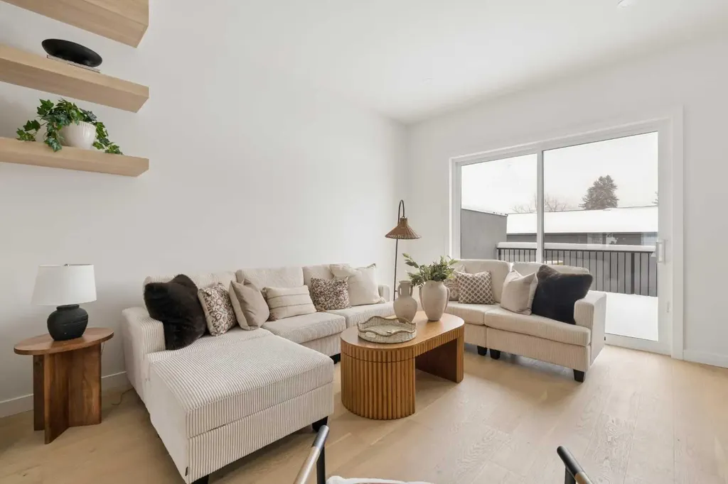 2034 29 Street SW Calgary AB T3E 2J9