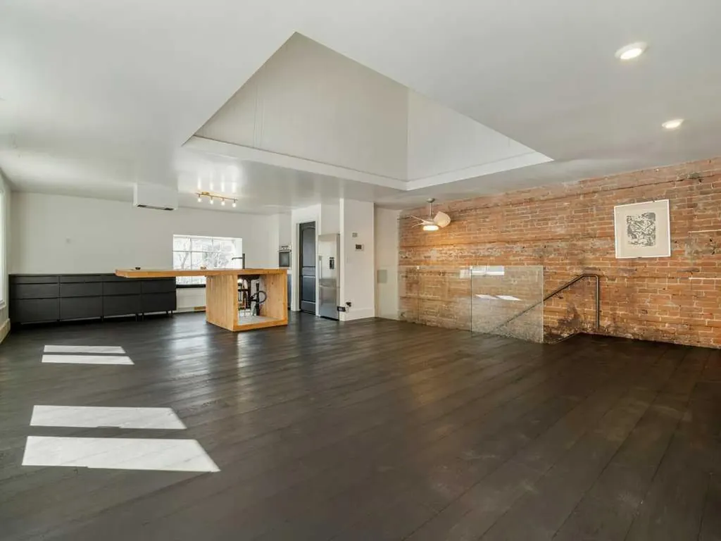 325 5 Street S Lethbridge AB T1J2B4