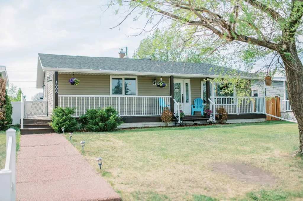 4606 57a Street Stettler AB T4K 1J8