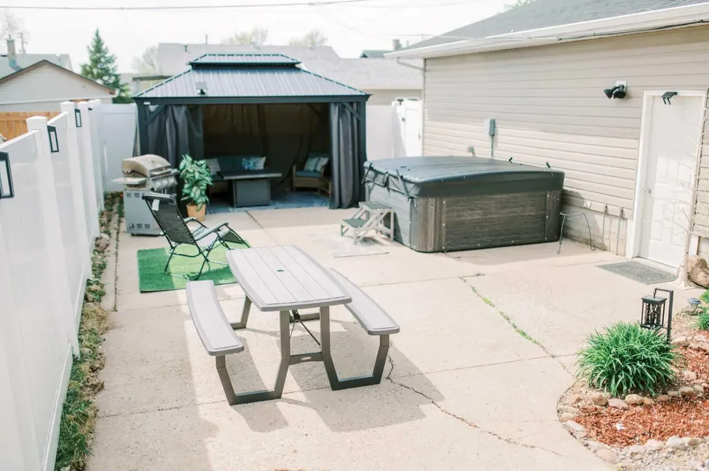 4606 57a Street Stettler AB T4K 1J8