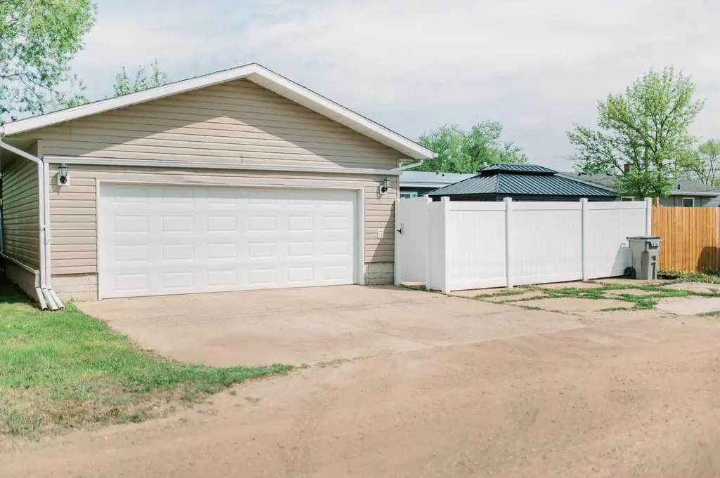4606 57a Street Stettler AB T4K 1J8