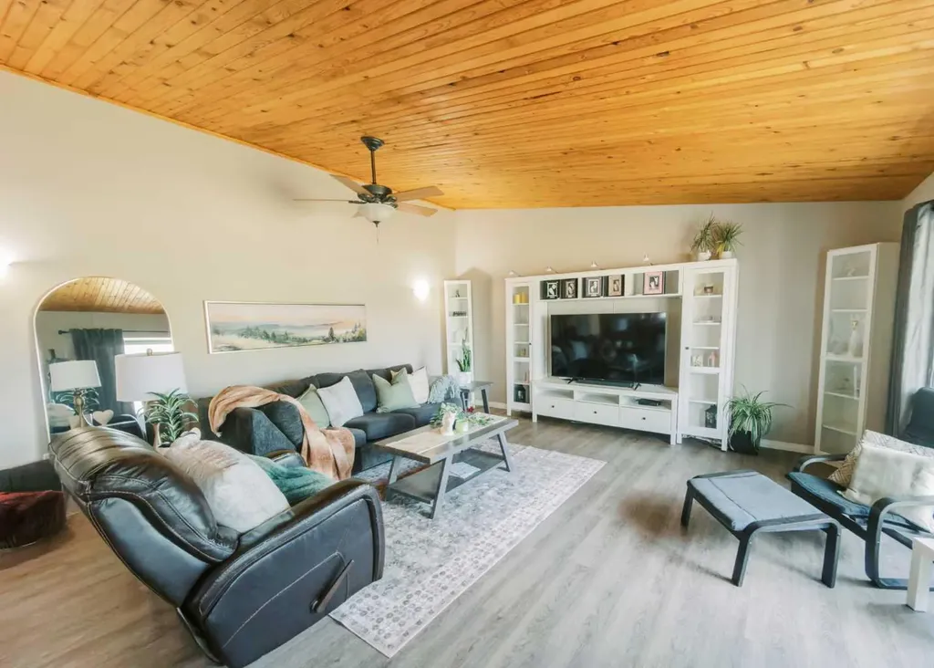4606 57a Street Stettler AB T4K 1J8
