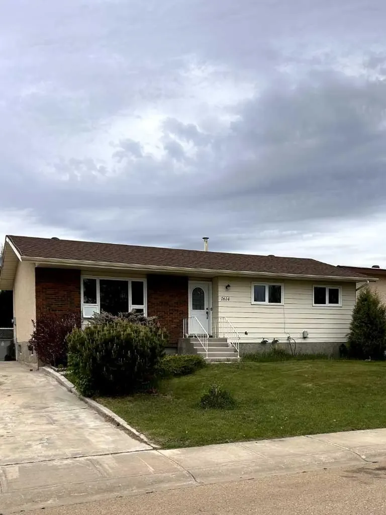 1614 3 Avenue Wainwright AB T9W1J3